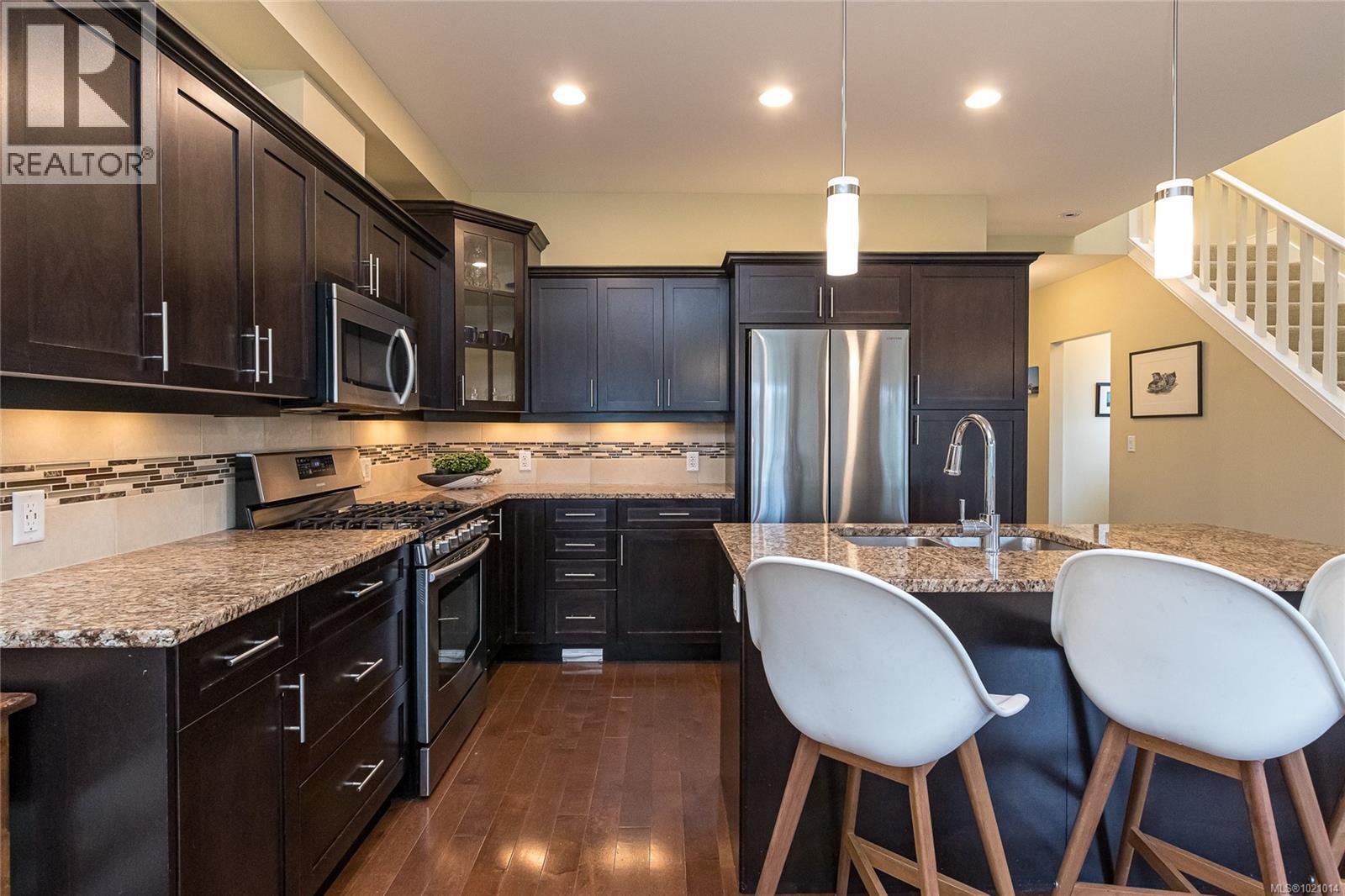 1054 Colville Rd, Esquimalt