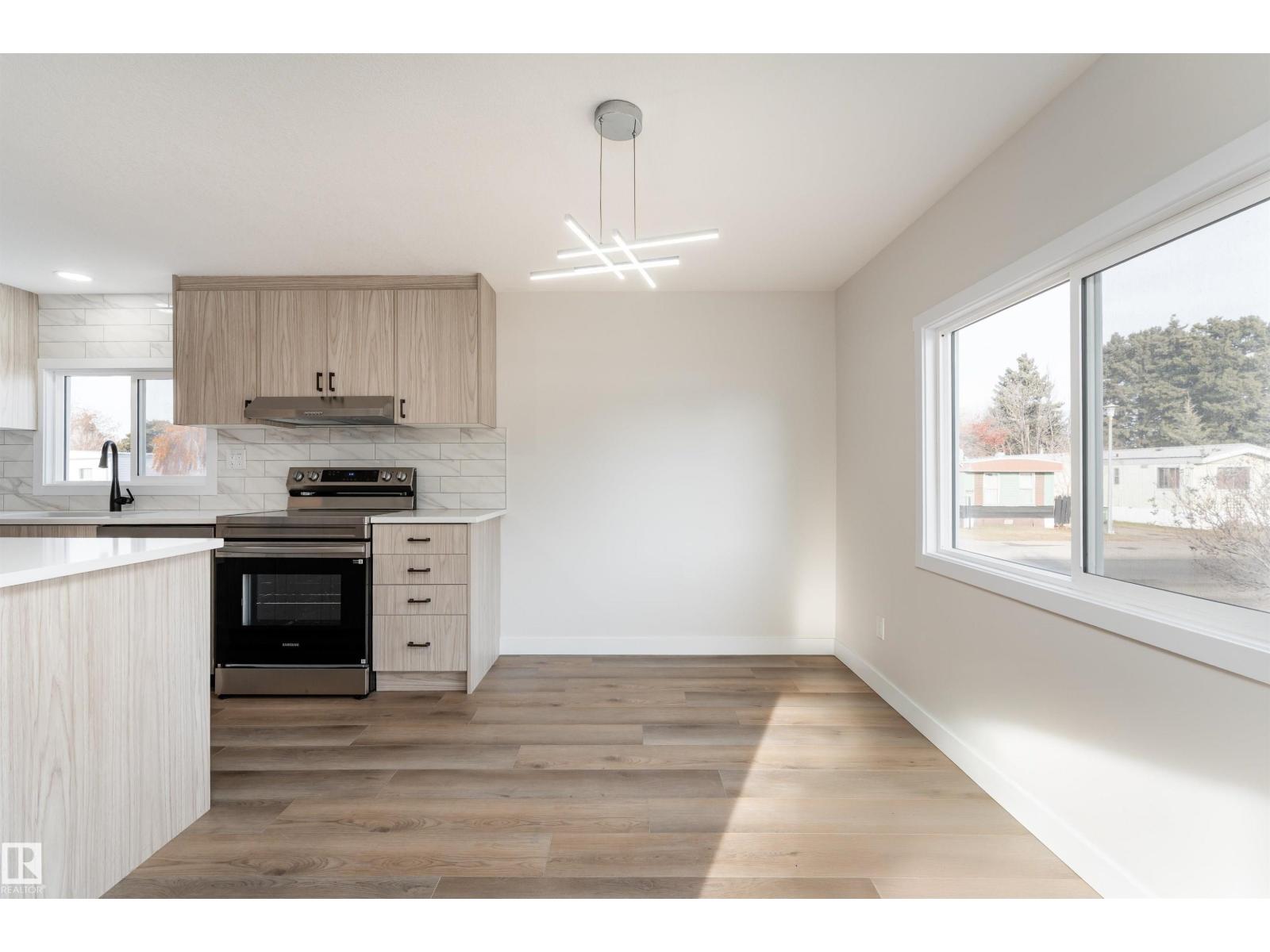 2001 West View GR NW, Edmonton