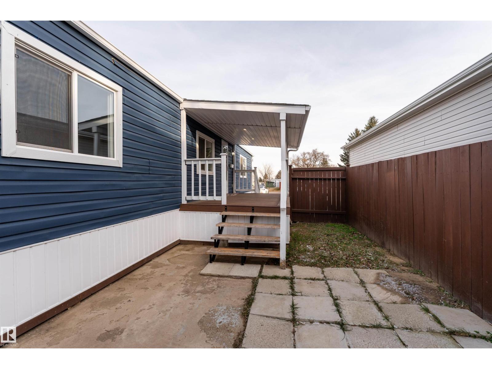 2001 West View GR NW, Edmonton