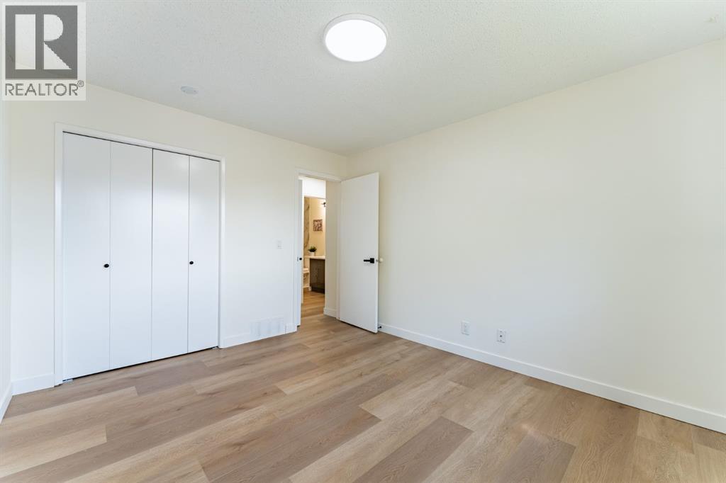 Single Family House Bi-level for Sale in  Templeview Drive NE Temple Calgary 