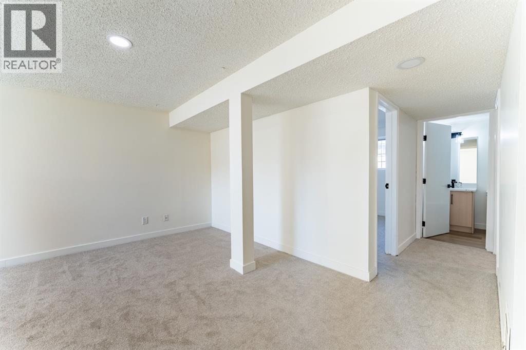 Single Family House Bi-level for Sale in  Templeview Drive NE Temple Calgary 