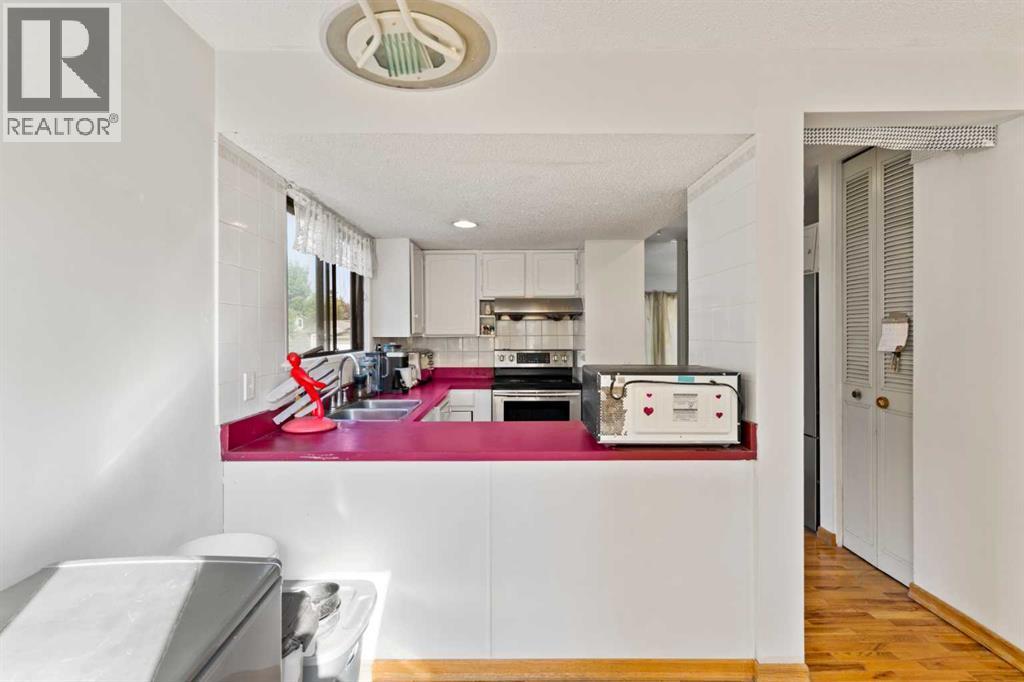 Single Family House for Sale in  Edgedale Drive NW Edgemont Calgary 