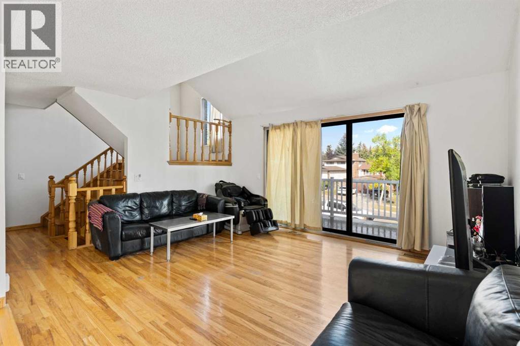 Single Family House for Sale in  Edgedale Drive NW Edgemont Calgary 