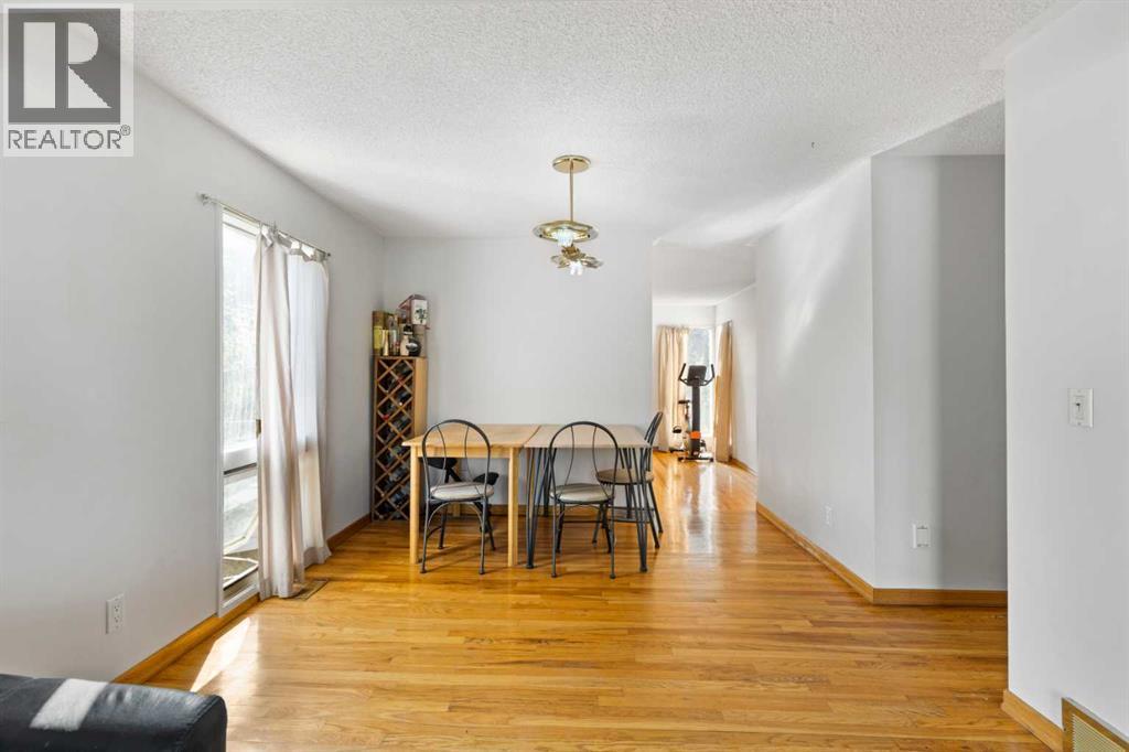 Single Family House for Sale in  Edgedale Drive NW Edgemont Calgary 