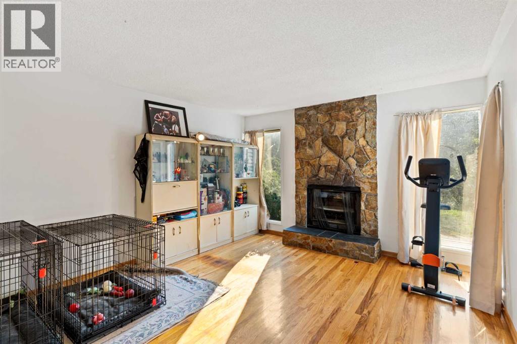 Single Family House for Sale in  Edgedale Drive NW Edgemont Calgary 