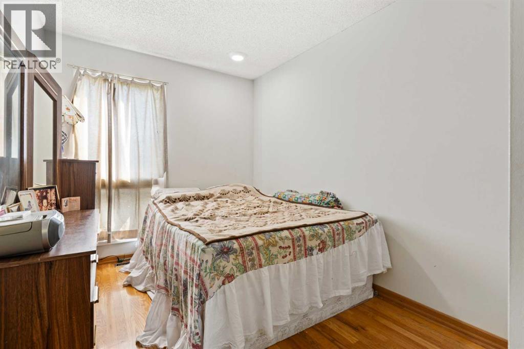 Single Family House for Sale in  Edgedale Drive NW Edgemont Calgary 