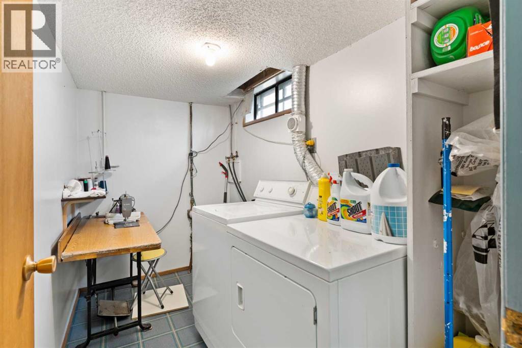 Single Family House for Sale in  Edgedale Drive NW Edgemont Calgary 