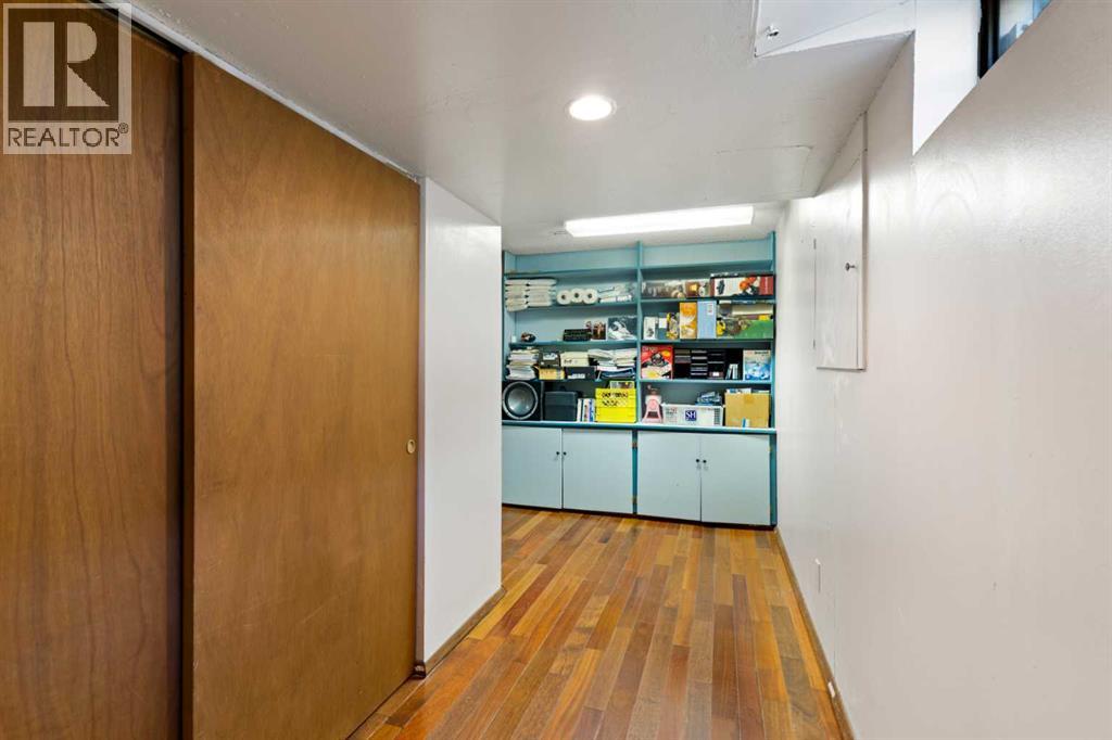 Single Family House for Sale in  Edgedale Drive NW Edgemont Calgary 