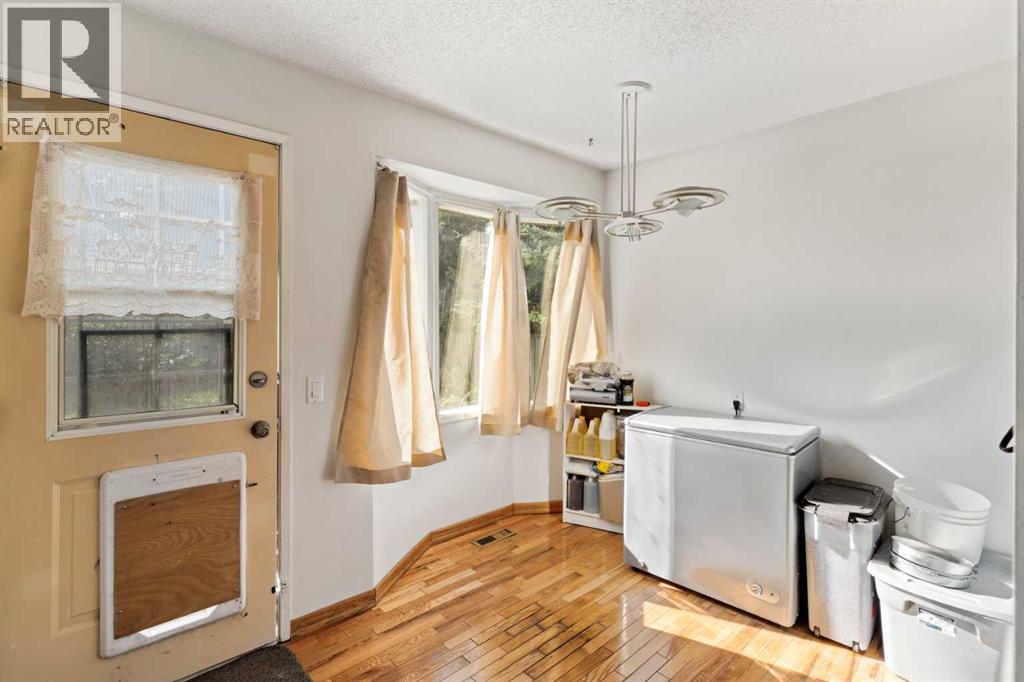 Single Family House for Sale in  Edgedale Drive NW Edgemont Calgary 