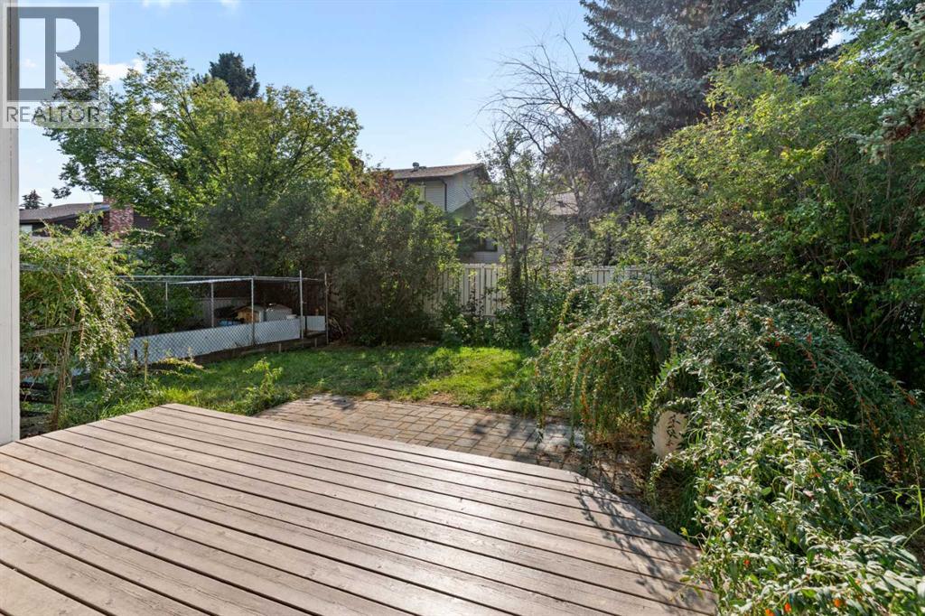 Single Family House for Sale in  Edgedale Drive NW Edgemont Calgary 