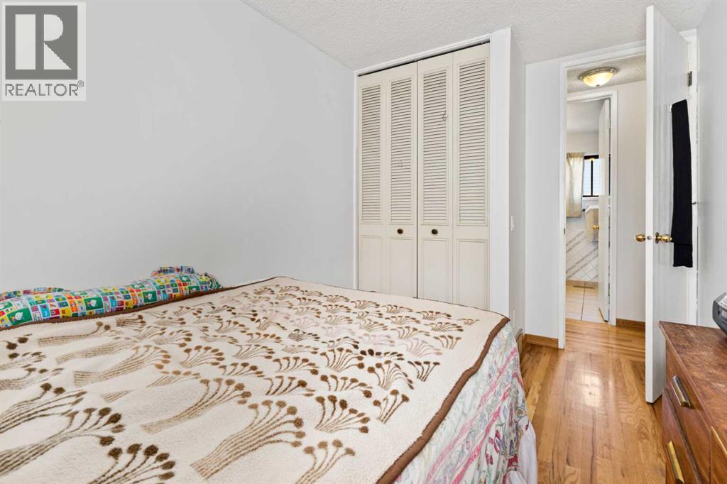 Single Family House for Sale in  Edgedale Drive NW Edgemont Calgary 