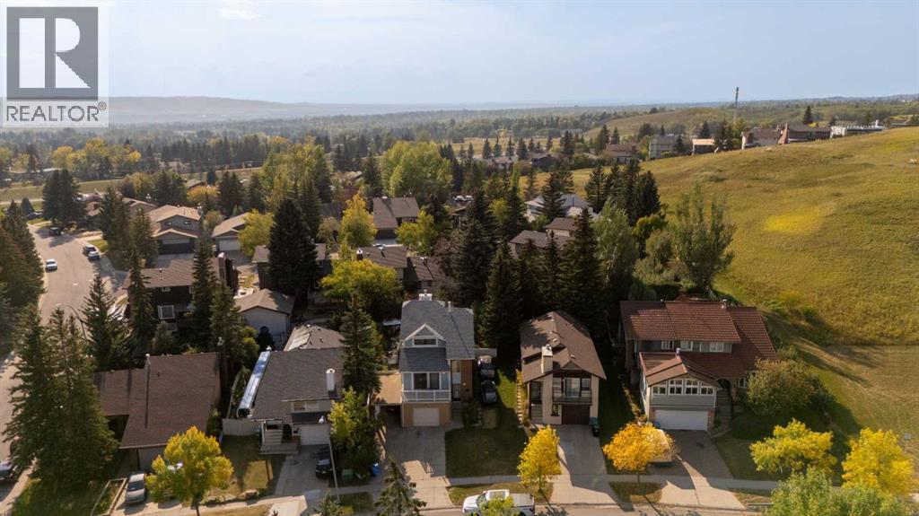 Single Family House for Sale in  Edgedale Drive NW Edgemont Calgary 