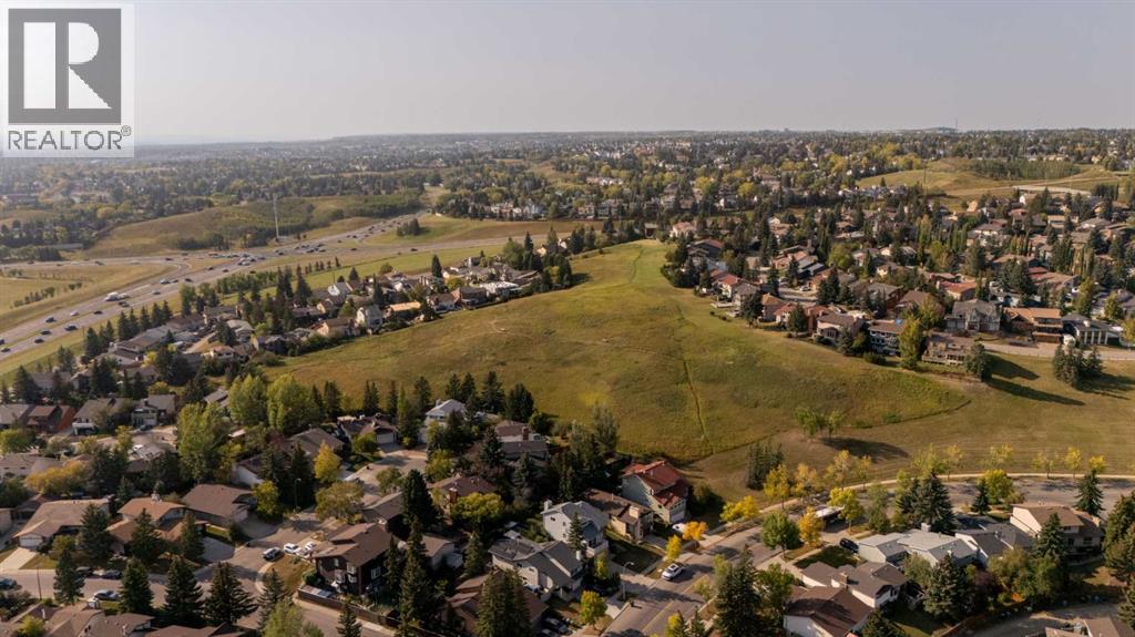 Single Family House for Sale in  Edgedale Drive NW Edgemont Calgary 