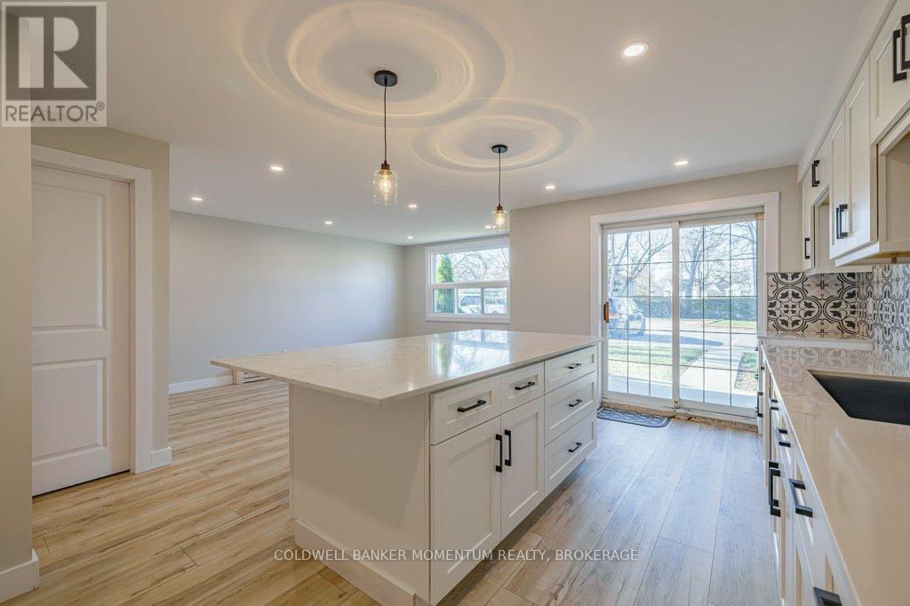 103 – 41 RYKERT STREET,St. Catharines (Western Hill),,