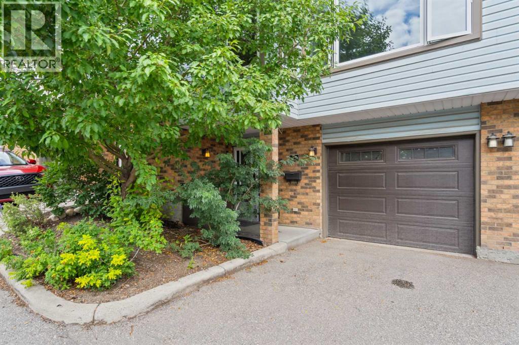 Single Family House for Sale in  Coachway Gardens SW Coach Hill Calgary 