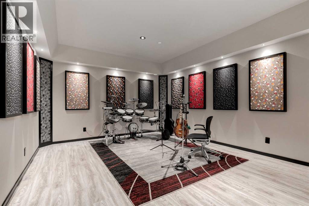 Single Family House for Sale in   Avenue NW Crescent Heights Calgary 