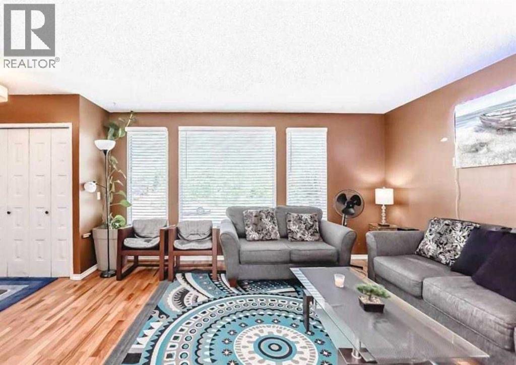 Single Family House for Sale in  TEMPLEHILL Road NE Temple Calgary 