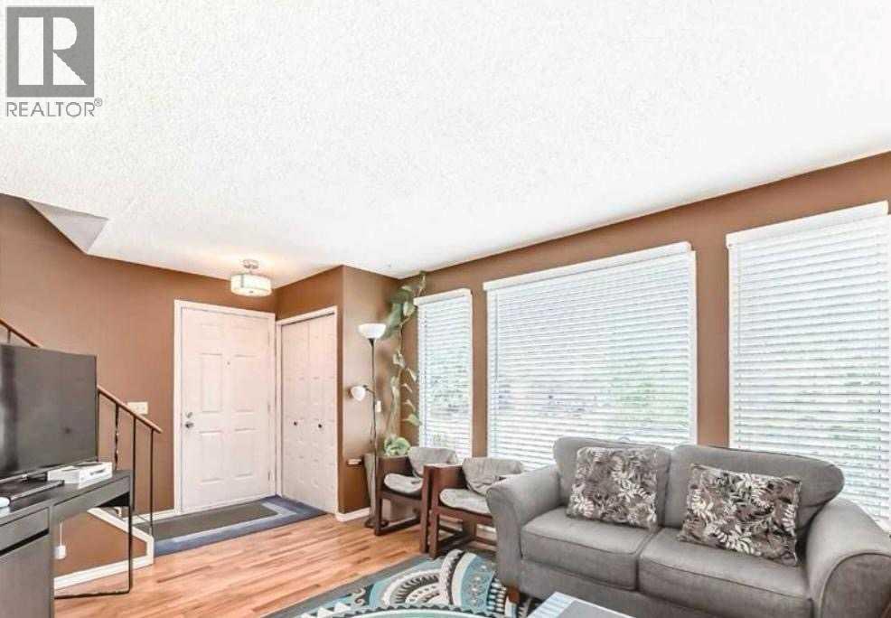 Single Family House for Sale in  TEMPLEHILL Road NE Temple Calgary 