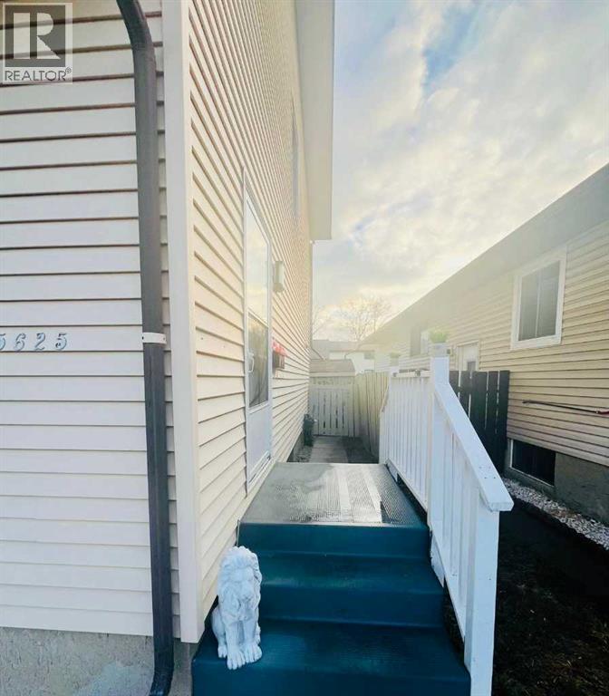 Single Family House for Sale in  TEMPLEHILL Road NE Temple Calgary 