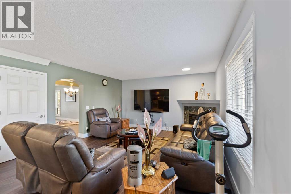 Single Family House for Sale in  Coral Springs Close NE Coral Springs Calgary 