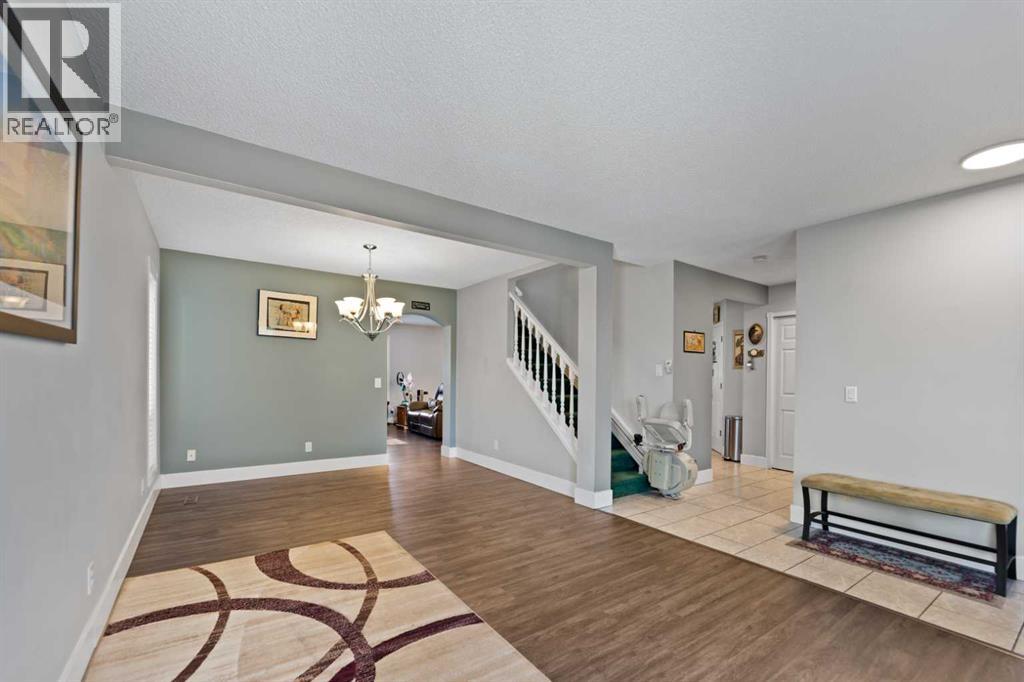 Single Family House for Sale in  Coral Springs Close NE Coral Springs Calgary 