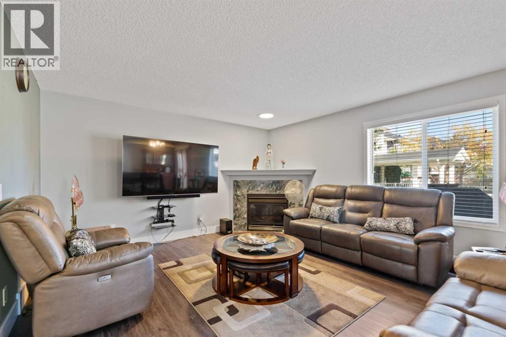 Single Family House for Sale in  Coral Springs Close NE Coral Springs Calgary 