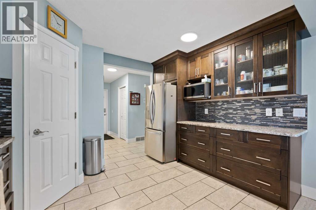 Single Family House for Sale in  Coral Springs Close NE Coral Springs Calgary 