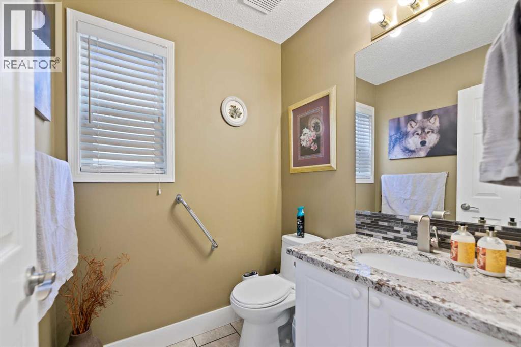 Single Family House for Sale in  Coral Springs Close NE Coral Springs Calgary 