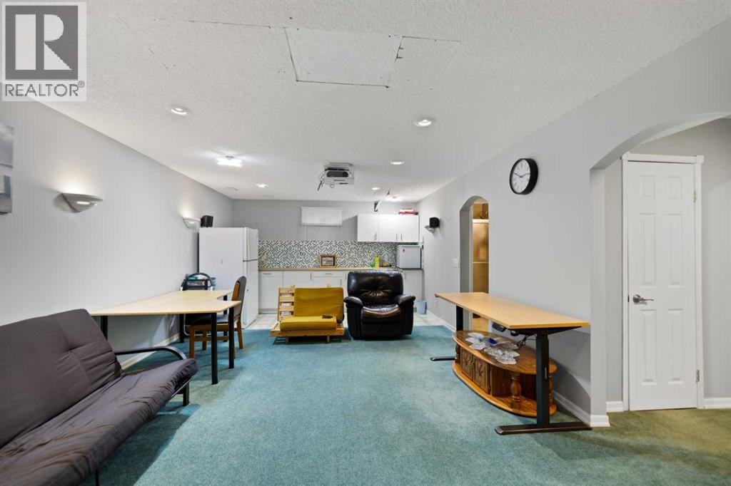 Single Family House for Sale in  Coral Springs Close NE Coral Springs Calgary 