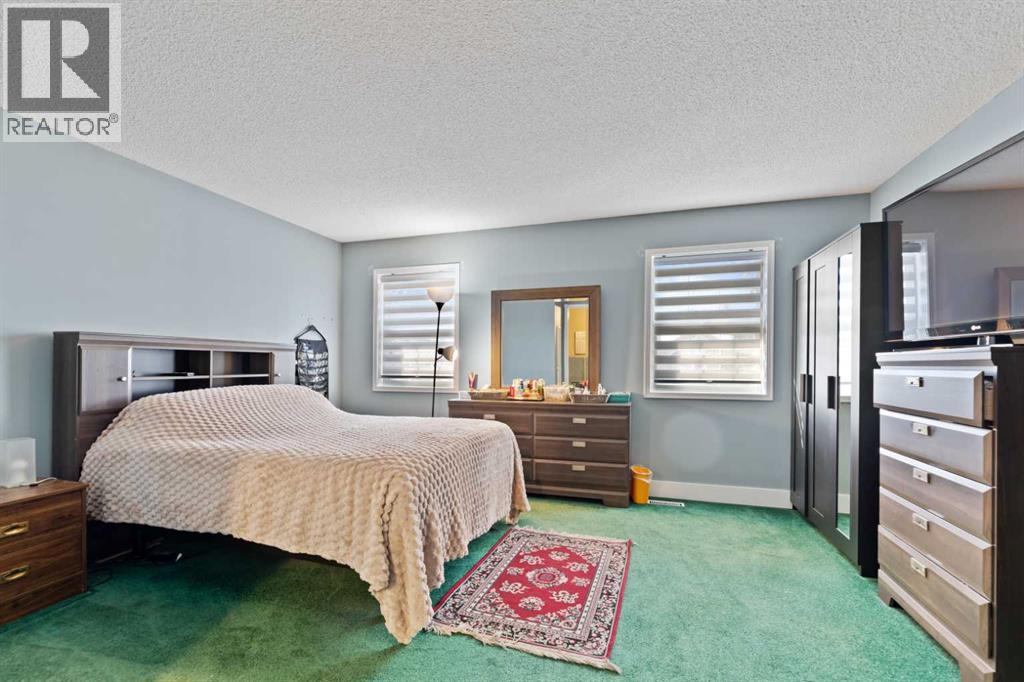 Single Family House for Sale in  Coral Springs Close NE Coral Springs Calgary 