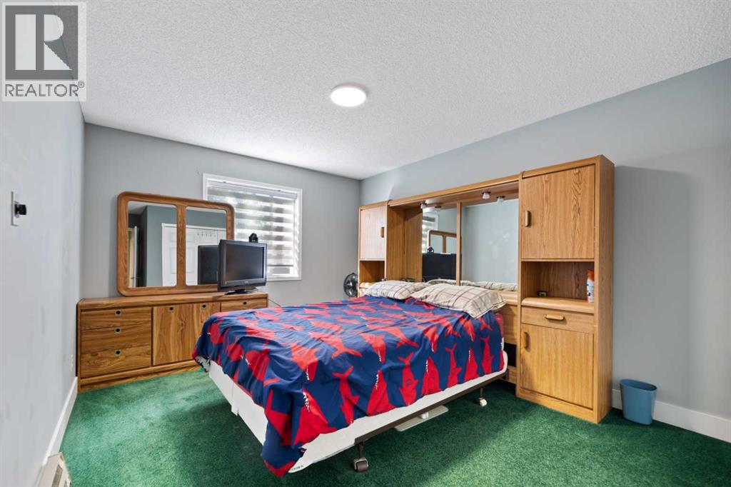 Single Family House for Sale in  Coral Springs Close NE Coral Springs Calgary 