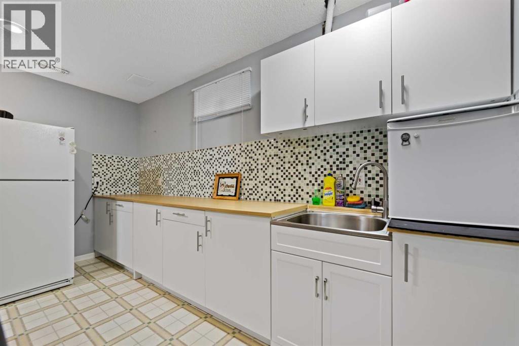 Single Family House for Sale in  Coral Springs Close NE Coral Springs Calgary 