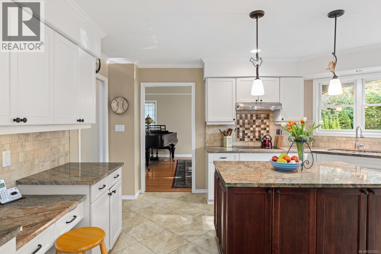  3913 Gibson Court, Saanich