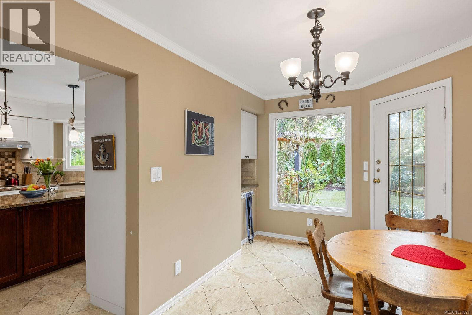  3913 Gibson Court, Saanich