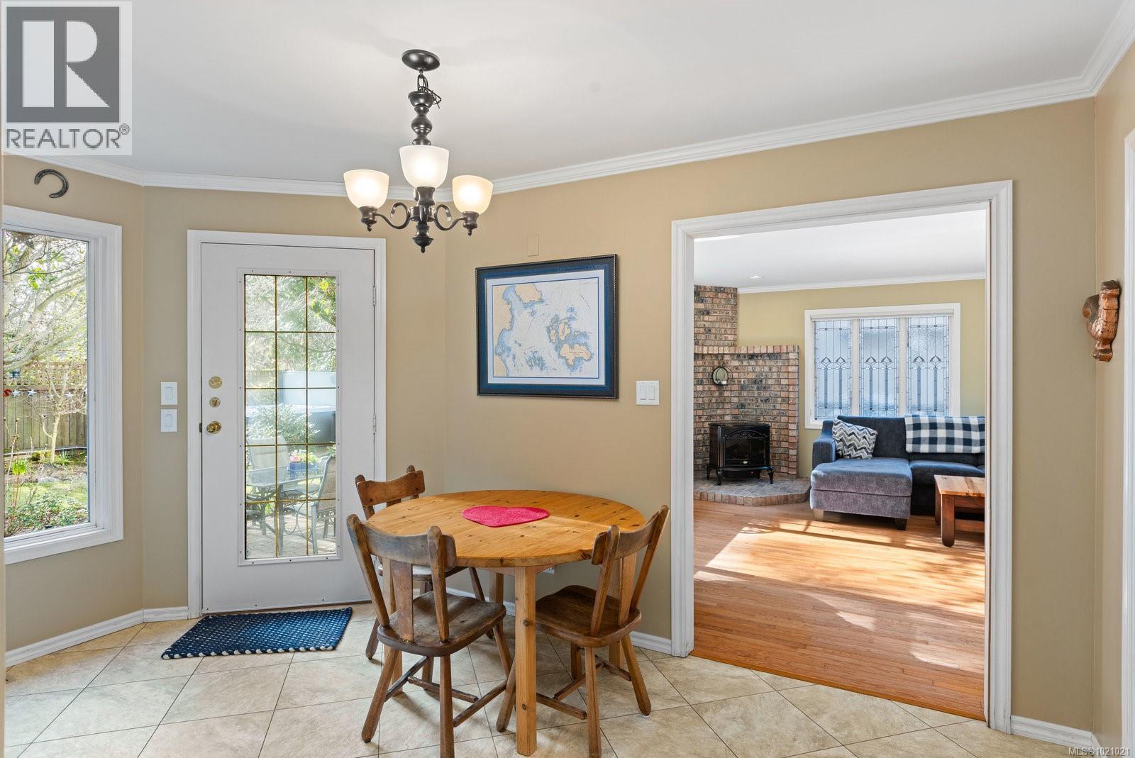  3913 Gibson Court, Saanich