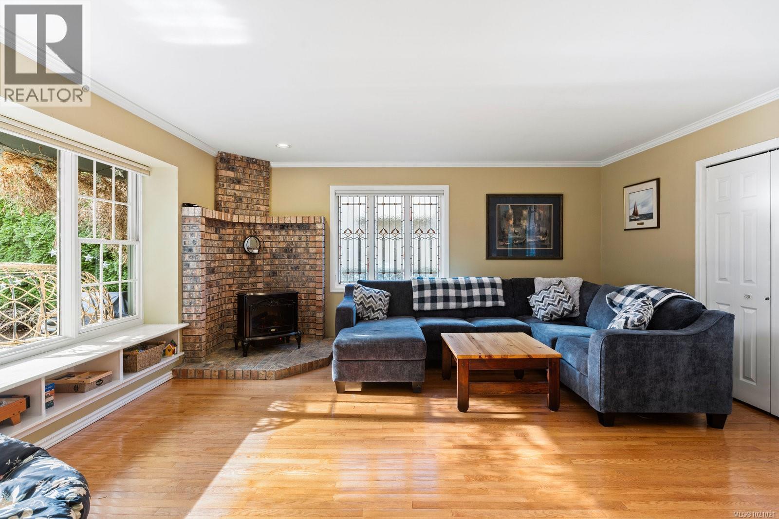  3913 Gibson Court, Saanich