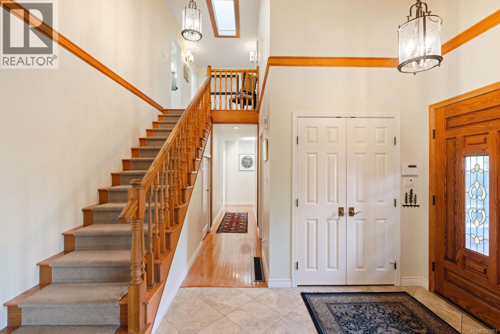  3913 Gibson Court, Saanich