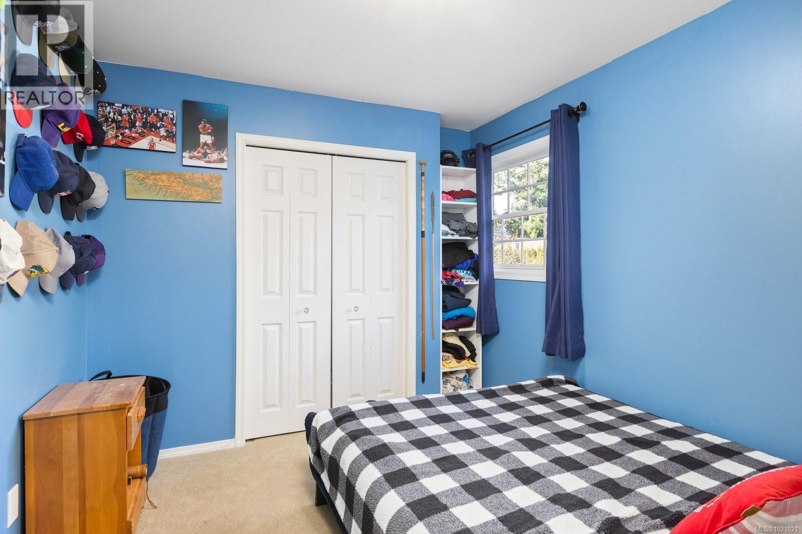  3913 Gibson Court, Saanich