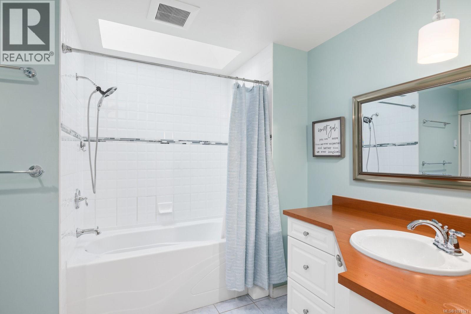  3913 Gibson Court, Saanich