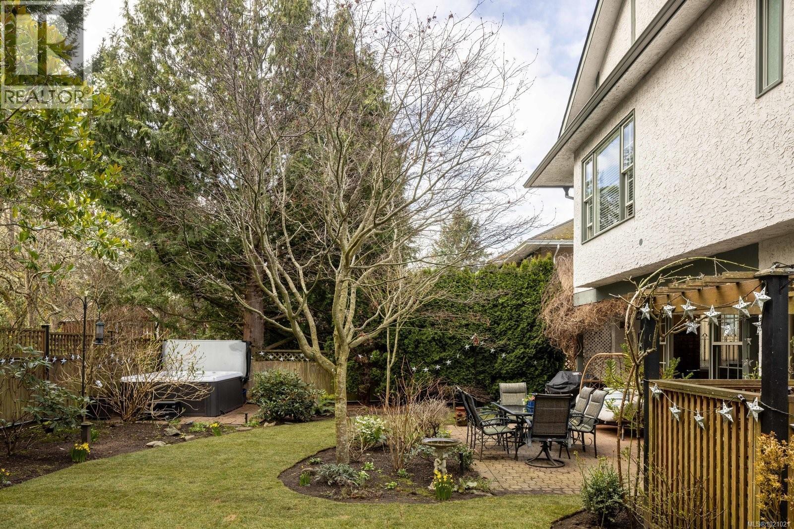  3913 Gibson Court, Saanich
