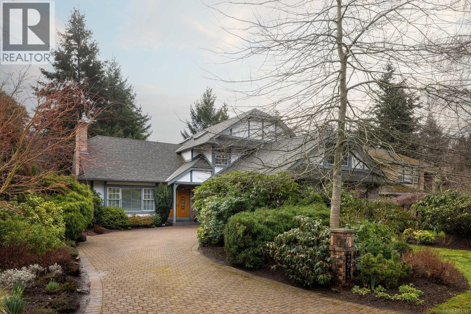  3913 Gibson Court, Saanich