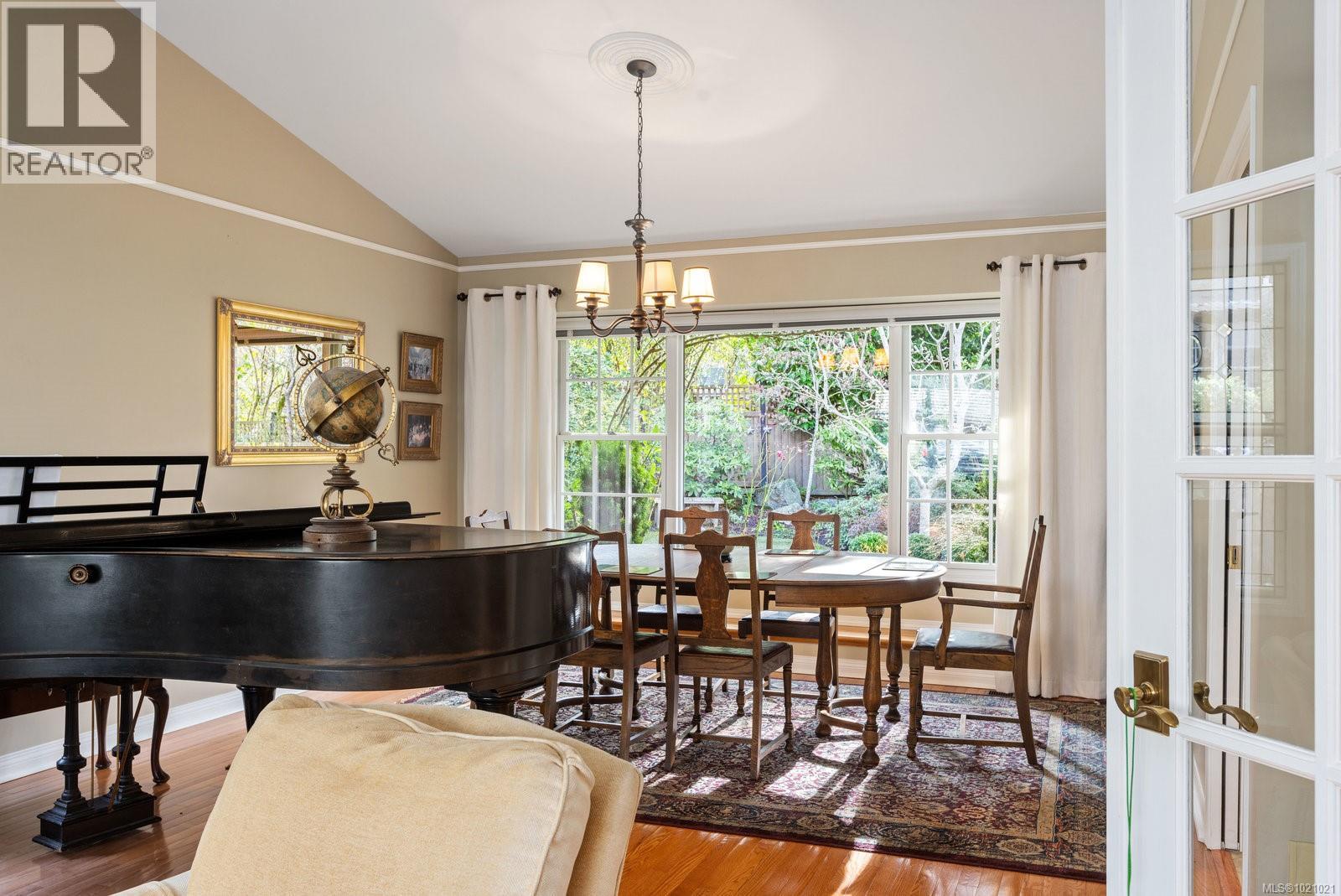  3913 Gibson Court, Saanich