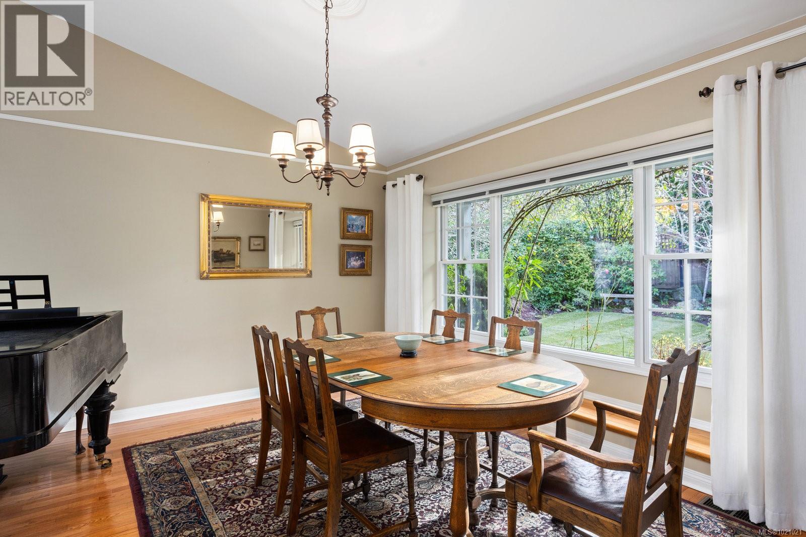  3913 Gibson Court, Saanich
