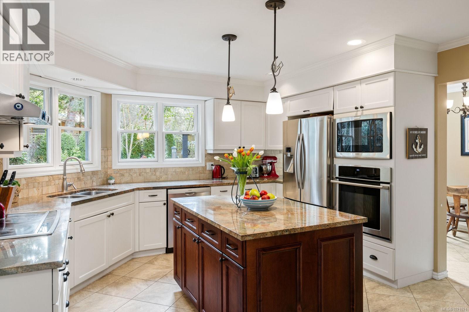  3913 Gibson Court, Saanich