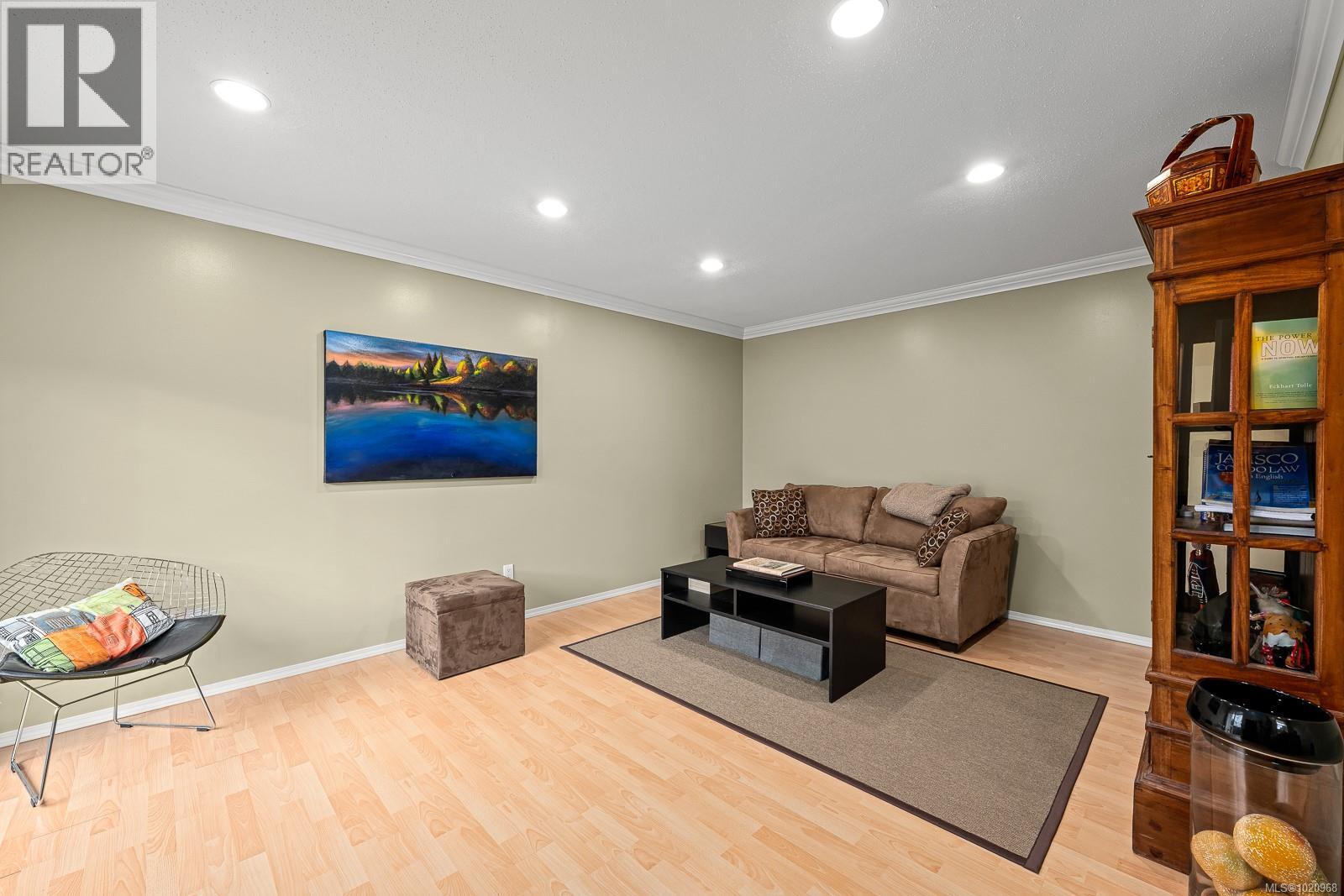 #13 2475 Mansfield Dr - 19