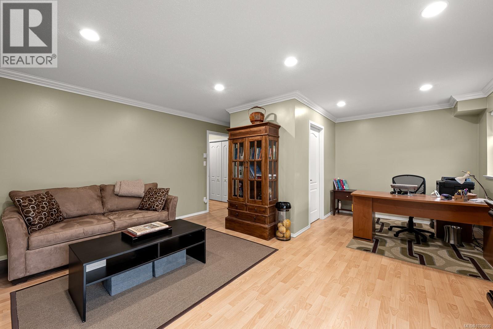 #13 2475 Mansfield Dr - 21