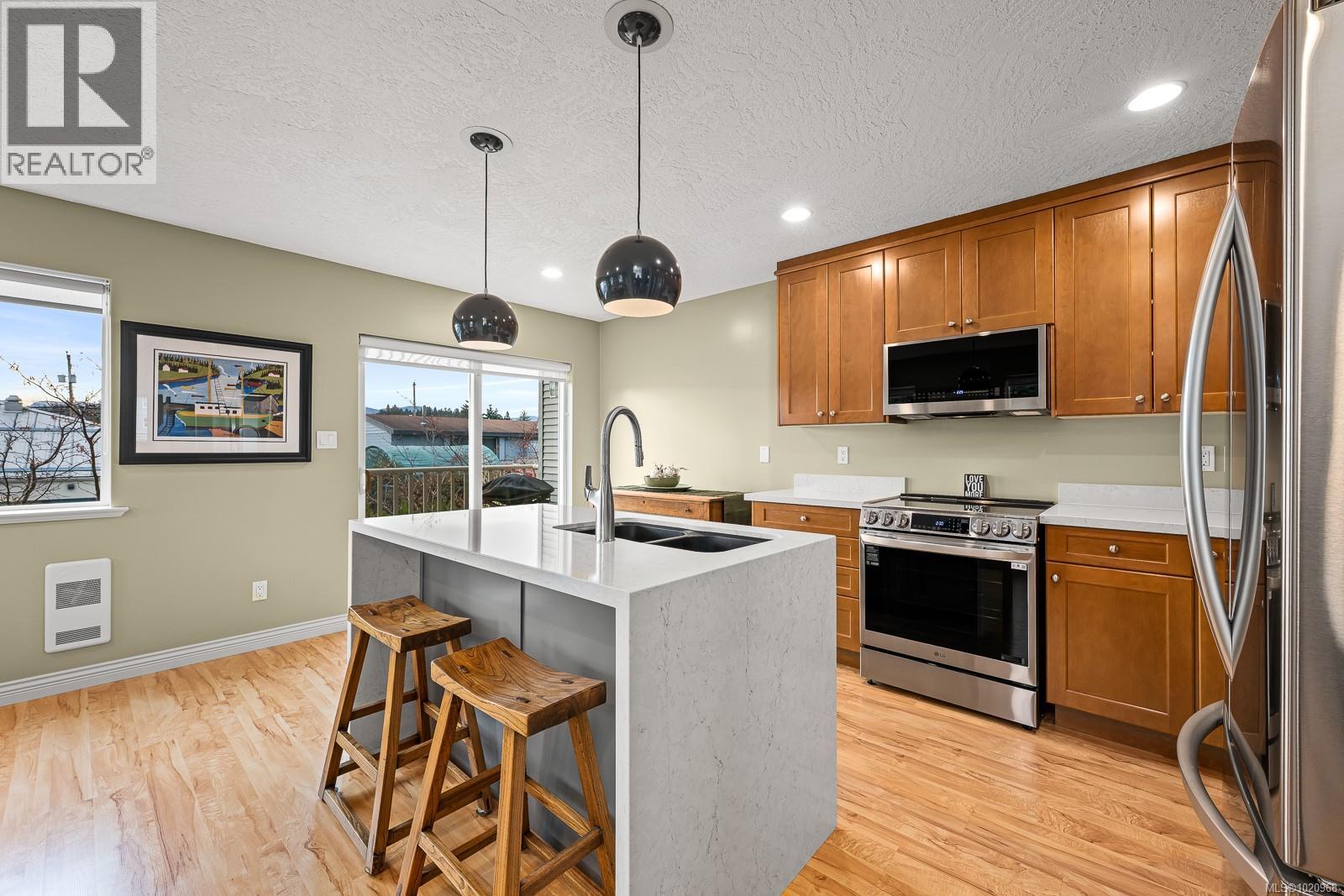 13 2475 Mansfield Dr, Courtenay