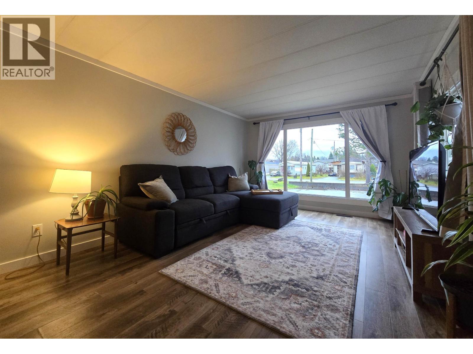 #64-4625 GRAHAM Avenue, Terrace