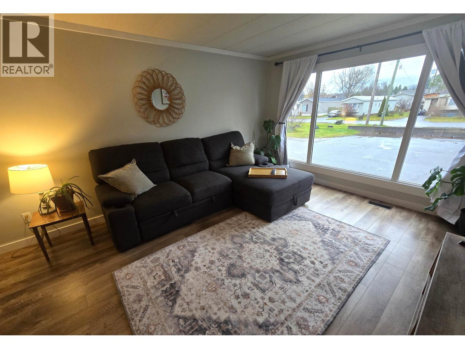 #64-4625 GRAHAM Avenue, Terrace