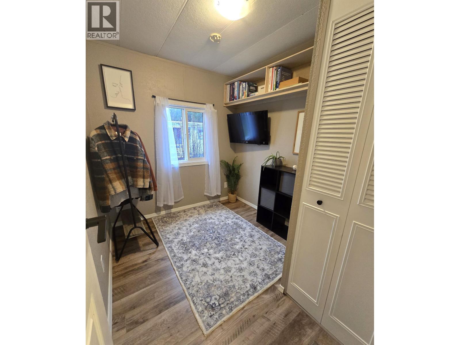 #64-4625 GRAHAM Avenue, Terrace